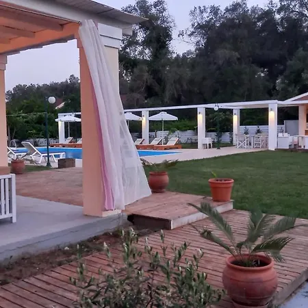 Amelia's Garden Kavos