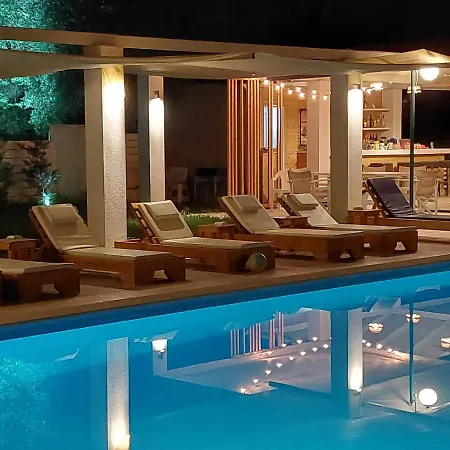 Amelia's Garden Aparthotel 3*