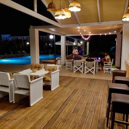 Amelia's Garden Kavos
