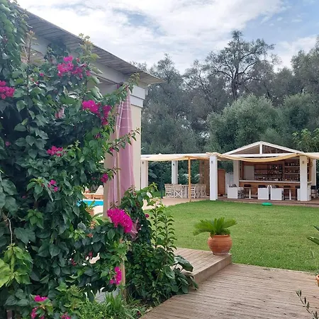 Amelia's Garden Kavos