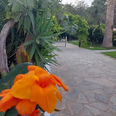 Amelia's Garden Aparthotel