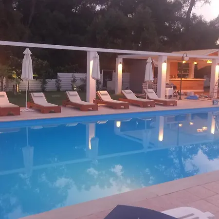 Amelia's Garden 4*