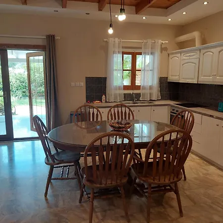 Amelia's Garden Aparthotel