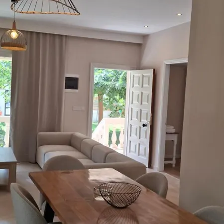 Amelia's Garden Aparthotel Kávos