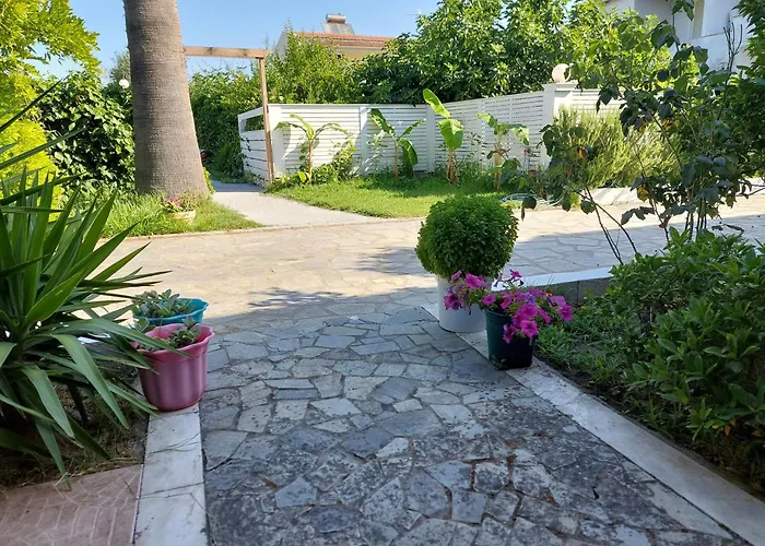 Ξενοδοχείο με διαμερίσματα Amelia's Garden Κάβος