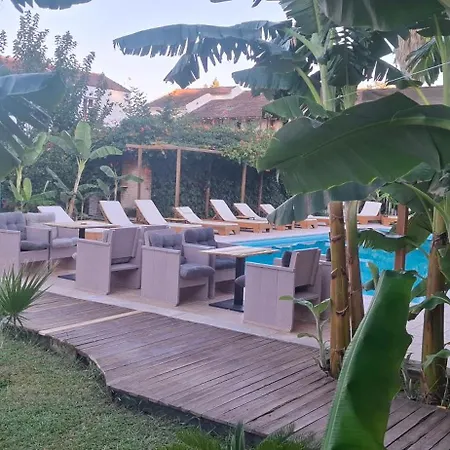 Aparthotel Amelia's Garden 4*